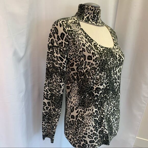 VENUS Green cream keyhole high neck long sleeve leopard cheetah print top size M - Picture 2 of 8